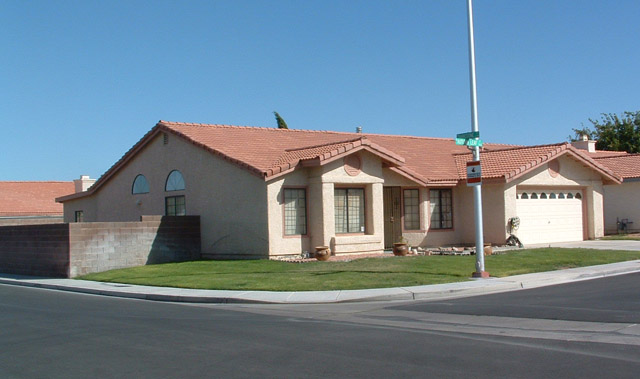 Large house no stairs, quiet nice in safe neighborhood.Share with other responsible guys.The room includes basic furniture and queen size mattress. Approximately 11x10 with closet.Conditions:NO drug users, no smoking inside, no criminal record, single occupancy. Available Jully 1st.Requirements:$200 deposit and share of utility bill and photo id. 702-252-8558